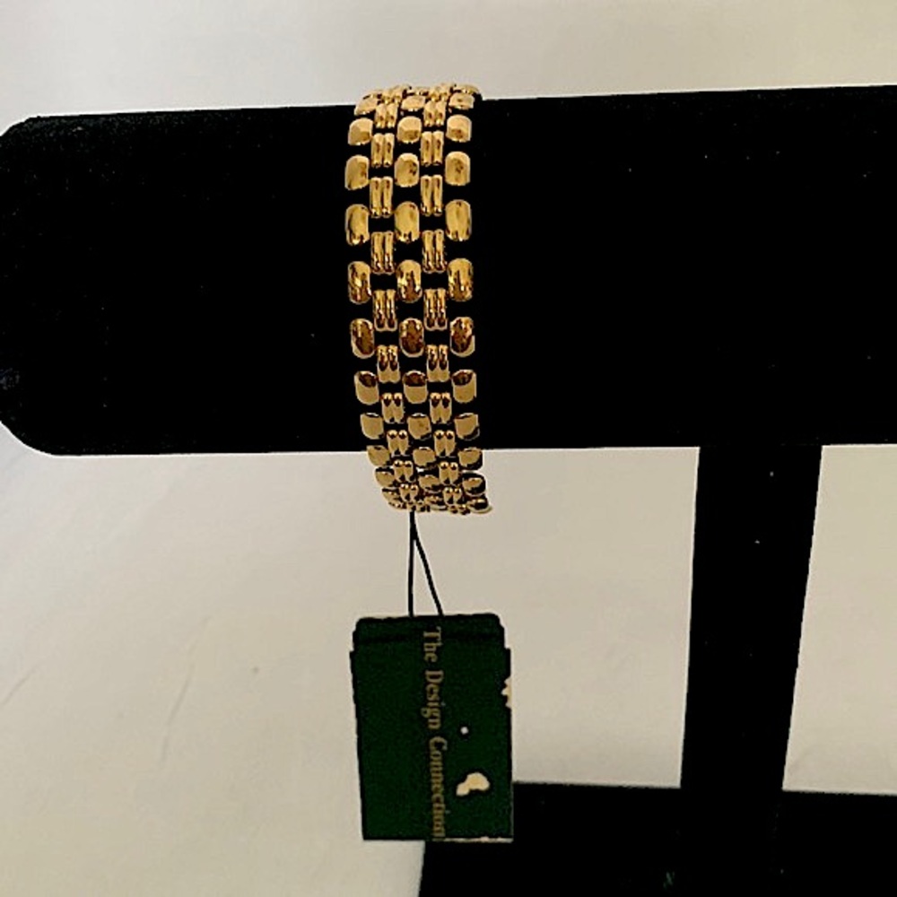 Golden weaved bracelet. Beautiful!